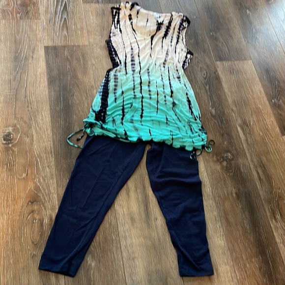 VENUS Other - Venus 2 piece active wear set EUC 🔥